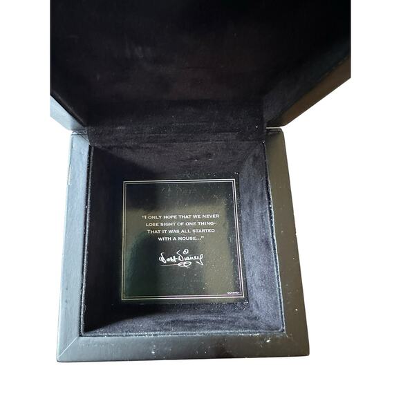 Disney 75th Anniversary Steamboat Willie Collectors Watch with Box & Papers - Picture 6 of 8